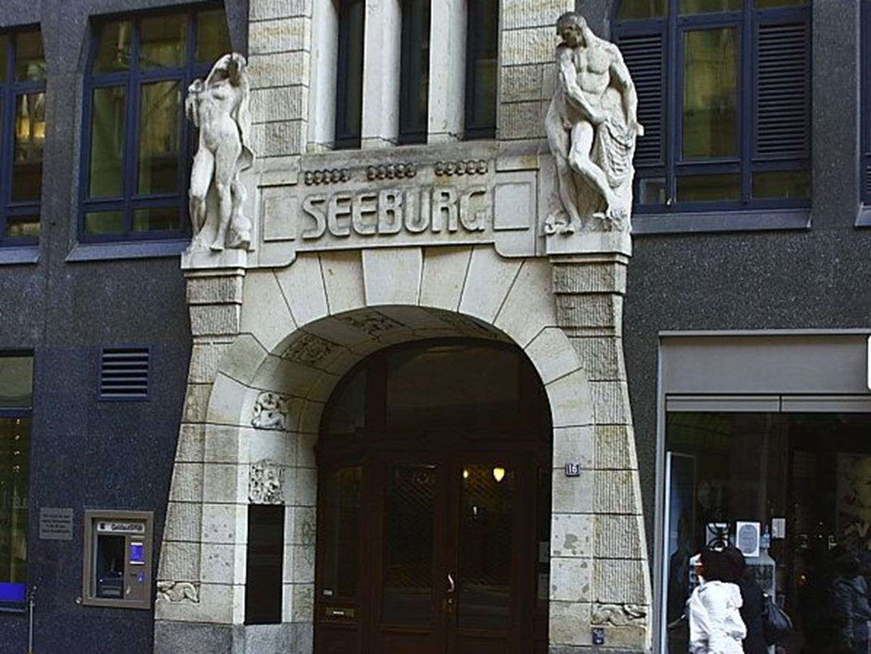 Natuurstenen gevelbekleding van zandsteen op Seeburg in Hamburg