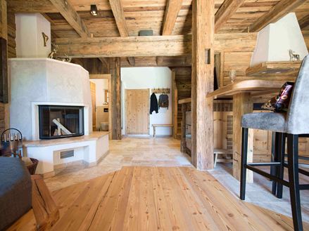 Alles perfect op elkaar afgestemd: Hout en natuursteen in harmonieuze harmonie