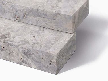 Travertin Zilveren muurblokken op maat gezaagd