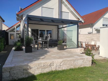 Tarvertin Medium Select Rustieke muurbekleding met huis en terras