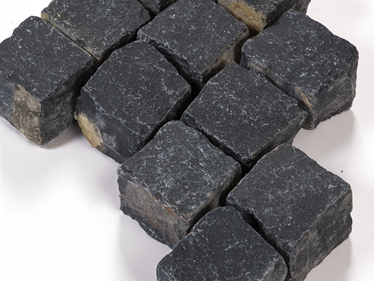 bestrating -basalt-zwart-turkei-andesiet lichtere gebieden