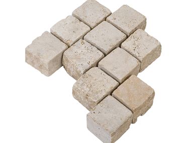 Bestrating travertin medium belicht