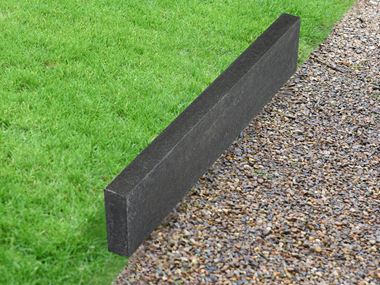 Gazonranden basalt Takeda met graszoden en grind