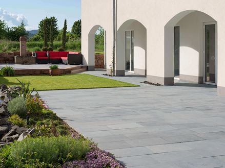 Openluchtterras met arduinen platen