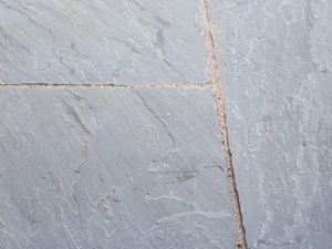 Grijze zandsteenplaat Kandla Grey close-up