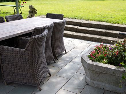 Zitgedeelte op platen in Kandla Grey