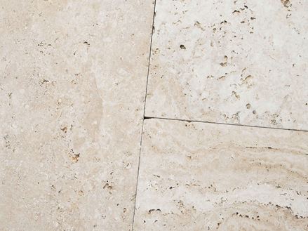 Close-up van lichtgekleurde Medium SELECT travertin platen