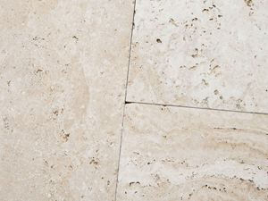 Close-up van lichtgekleurde Medium SELECT travertin platen