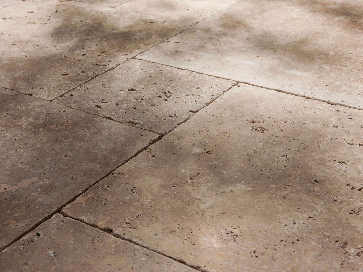 Platen Noce, getrommeld, zijkant close-up met halve schaduw