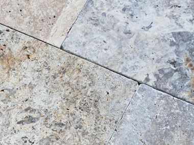 Travertin Zilver close-up