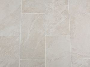 Keramische tegels in Alpine Beige leisteenlook, groter oppervlak