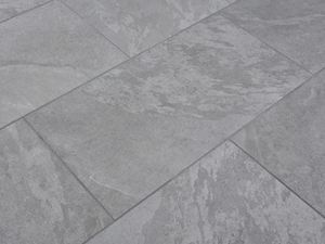 Alpine Grey tegels met leisteeneffect, diagonaal zicht