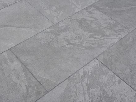 Alpine Grey tegels met leisteeneffect, diagonaal zicht