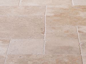 Getrommeld travertin medium tegels