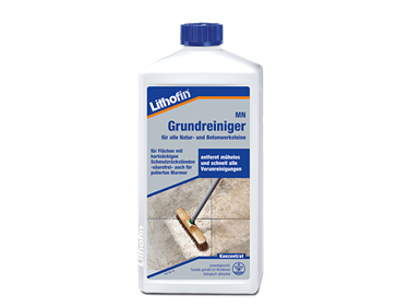 Een fles basisreiniger voor het onderhoud van tegels