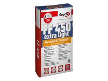 Een zak flexibele lijm voor het leggen van tegels