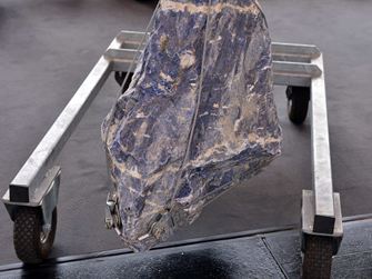 Natuursteen op een trolley