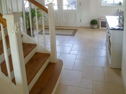 Cleopatra tegels bij de ingang