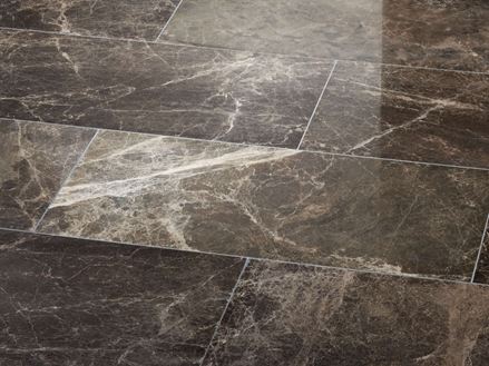 Emperador donkere marmeren tegels zijwaartse hoek