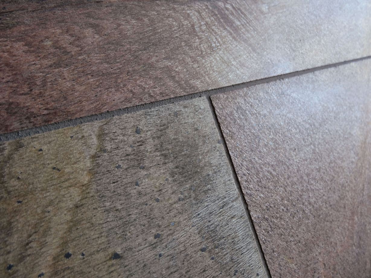 Tegels Quarzit Koper zijdelingse ontvangst van de voeg