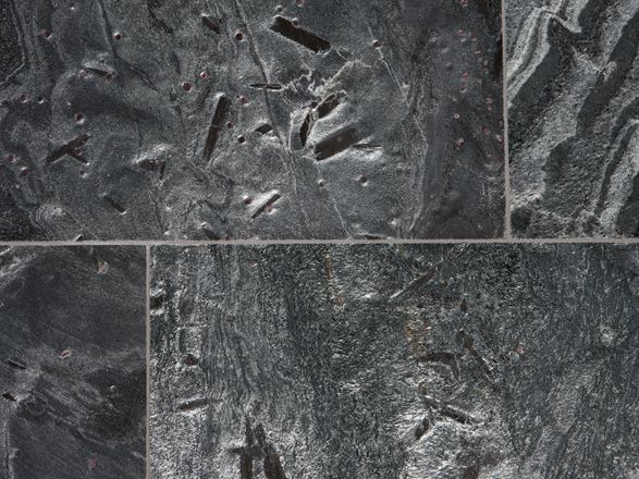 Zilvergrijze tegels, close-up van voegen