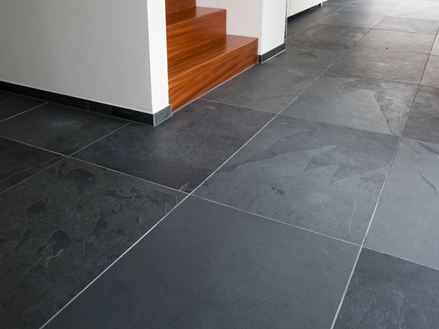 Klantenfoto:Mustang tegels, gelegd in de trap/hal