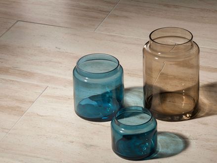 Natura tegels, geschuurd en gezoet met drie lantaarns