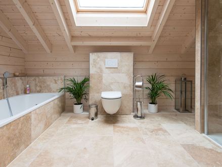 Travertin Rustieke tegels in de badkamer