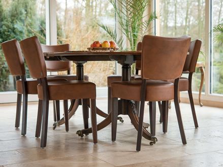 Travertin Rustieke tegels met een eettafel set