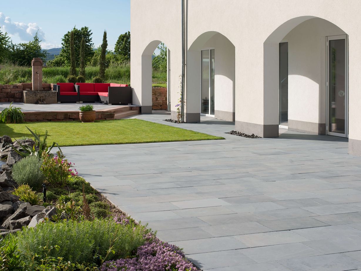 Openluchtterras met arduinen platen