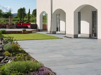 Openluchtterras met arduinen platen