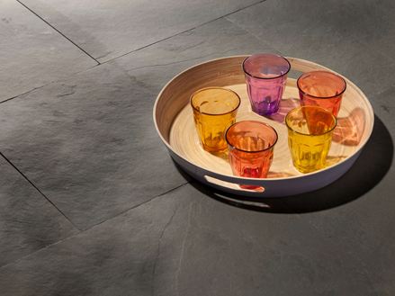 Een podium voor kleuraccenten: De grijze leisteen