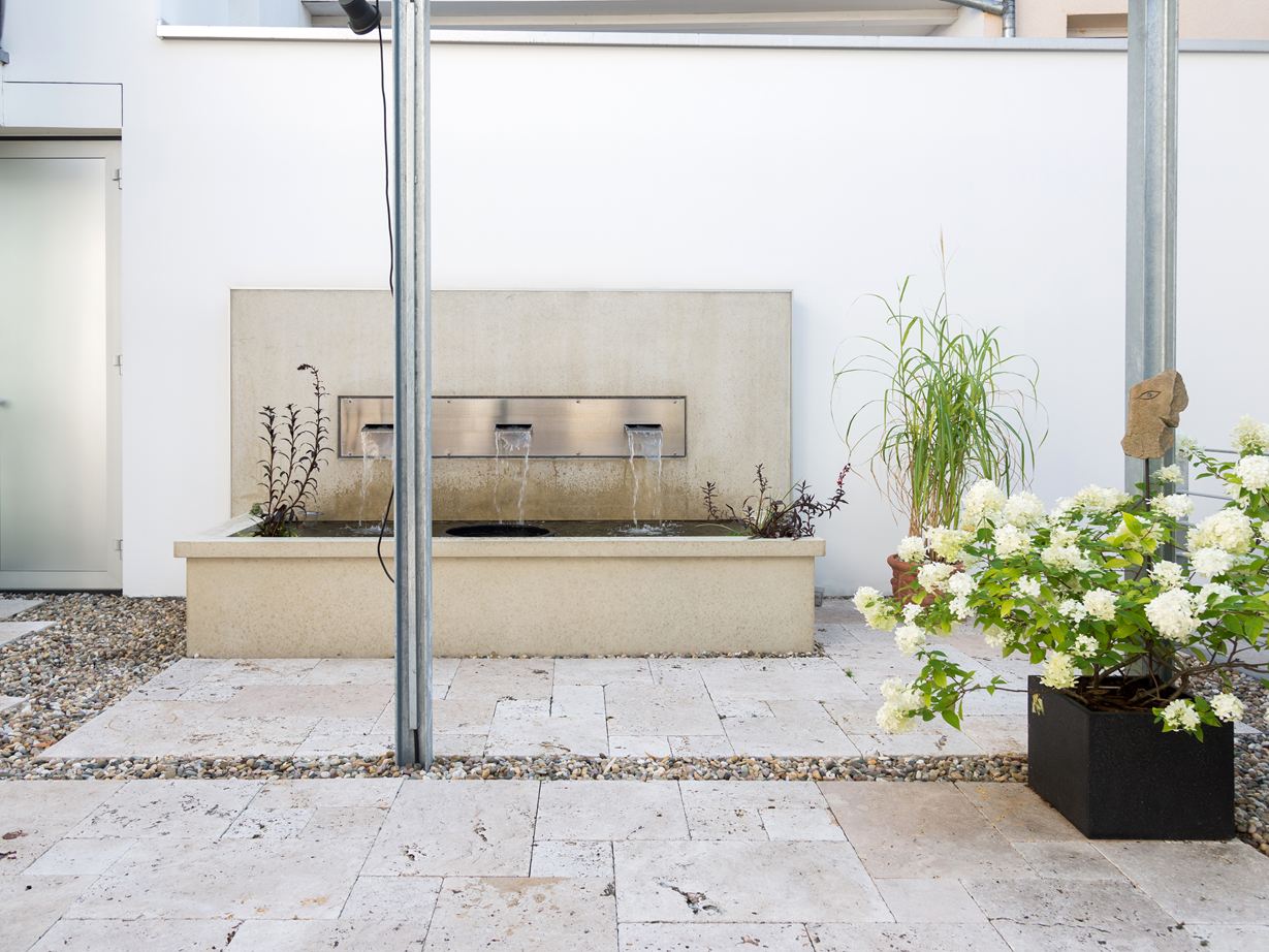 Waterpartijen op het travertijn terras