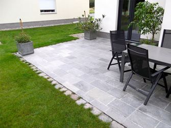 Klantenfoto: Kavalas kwartsiet platen, gezaagd en gespleten, gelegd op terras