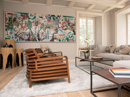 Woonkamer met modern interieur