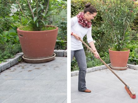 Veeg plantenresten op het terras weg