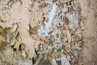 Natuursteen met ventilatieopeningen