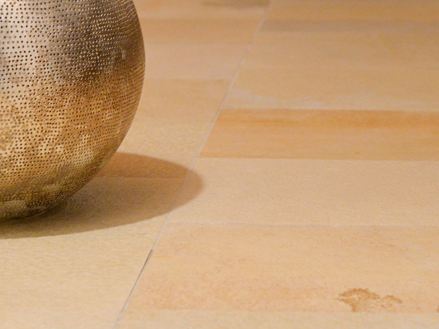 Fijne steen of natuursteen? Het origineel kan vaak met bedrieglijk realisme worden nagebootst!