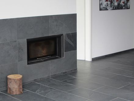 Open haard met leisteen tegels