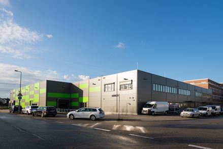 Het bedrijfsgebouw van jonastone GmbH von auen