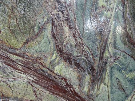 Marmer in heldere kleuren van rood tot groen