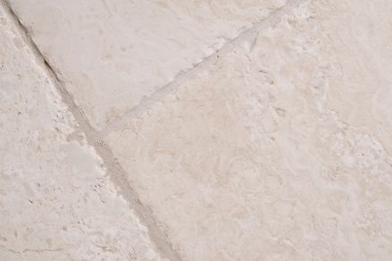 Travertin met gegoten randen