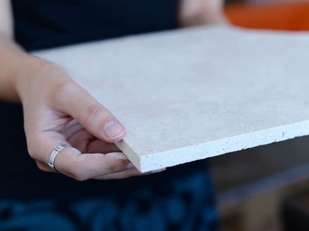 Travertin tegel met afgeschuinde rand