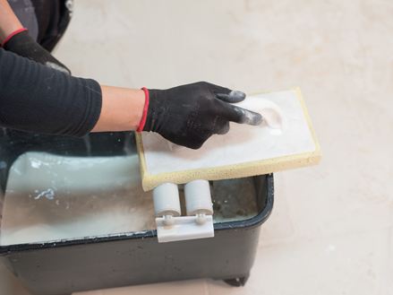 Schoonmaken na het voegen