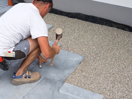 Met een beetje vaardigheid en expertise is natuursteen leggen geen raketwetenschap!