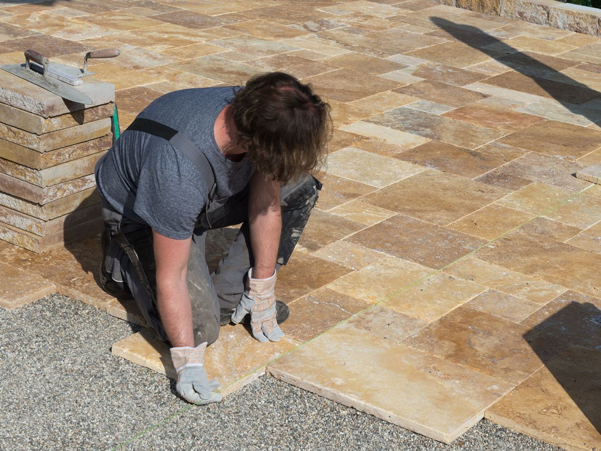 Travertin Gold terrasplanken leggen